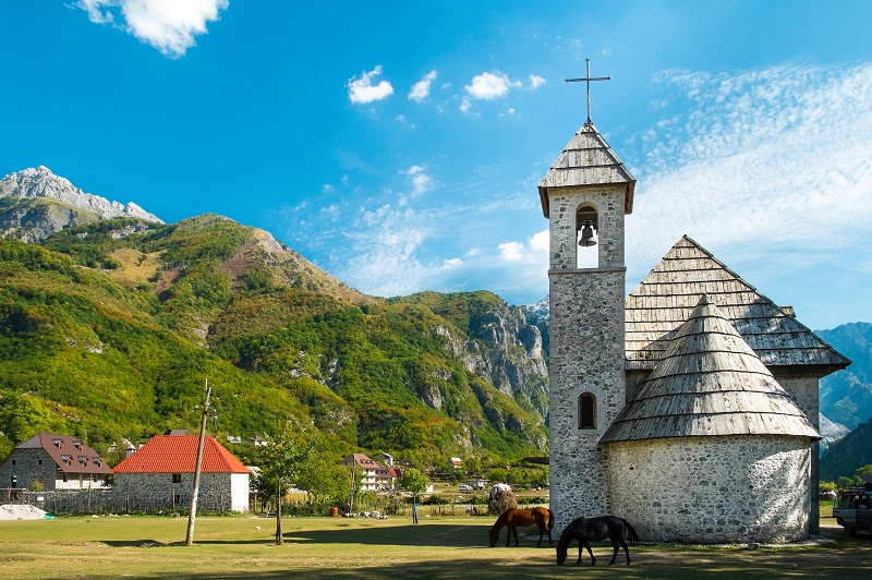 widok na góry w Albanii