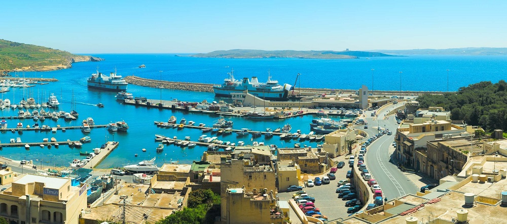 Widok na port w Mgarr, na wyspie Gozo